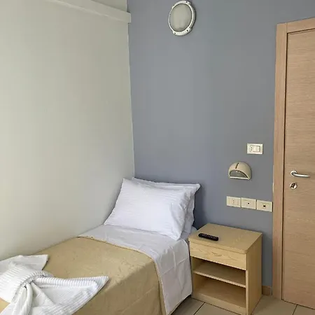 New Happy Hotel