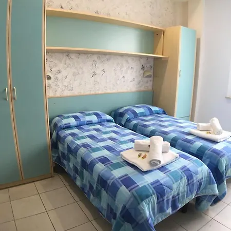 New Happy ホテル リミニ